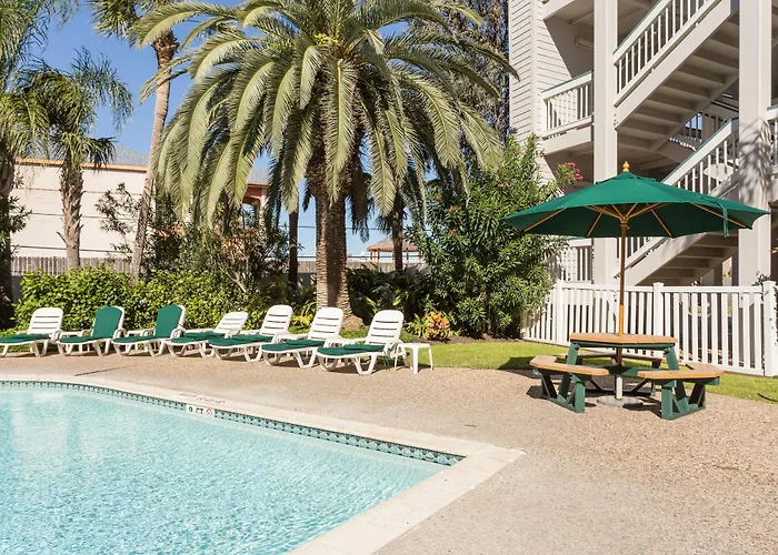 Casa Del Mar Beachfront Suites