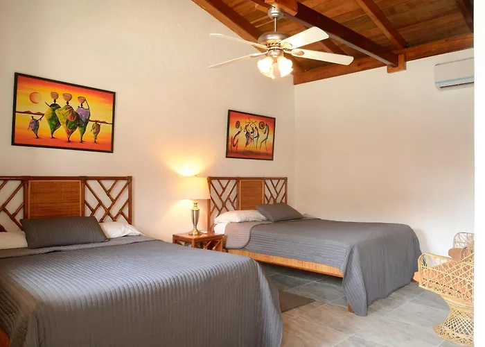 Parrot Cove Lodge
