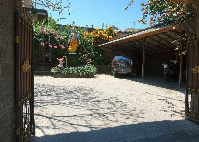 Ellies Hotel