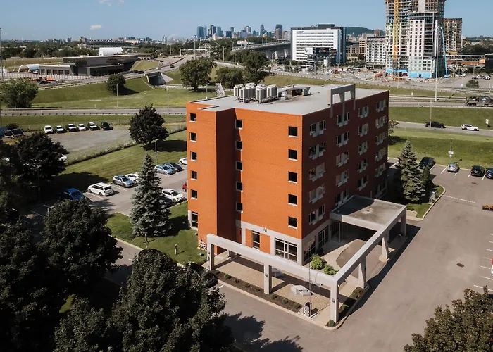 Le Dauphin Montreal-Longueuil