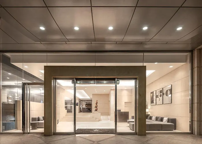 Lakeshore Hotel Metropolis