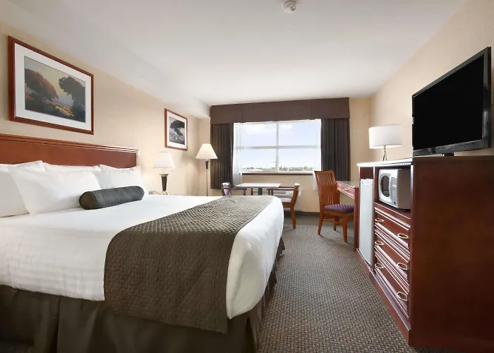 Days Inn & Suites By Wyndham Langley