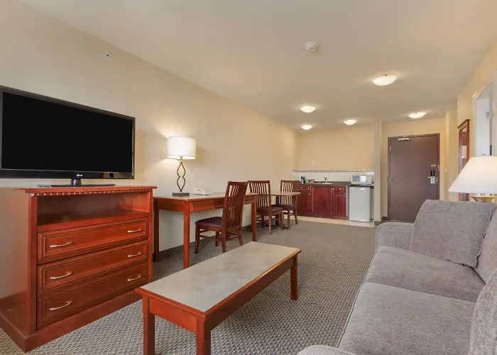 Days Inn & Suites By Wyndham Langley