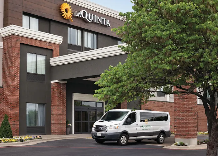 La Quinta Inn & Suites By Wyndham Springfield Airport Rte 66