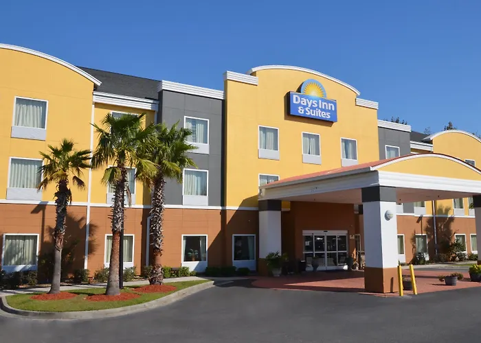 Days Inn & Suites By Wyndham Savannah North I-95