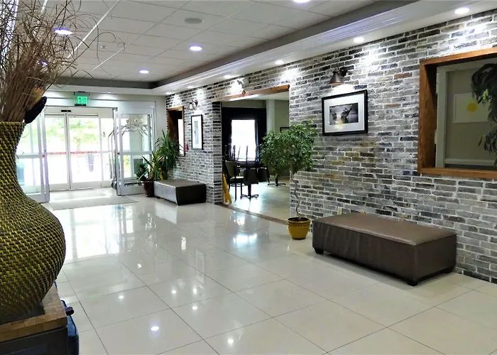 Days Inn & Suites By Wyndham Savannah North I-95