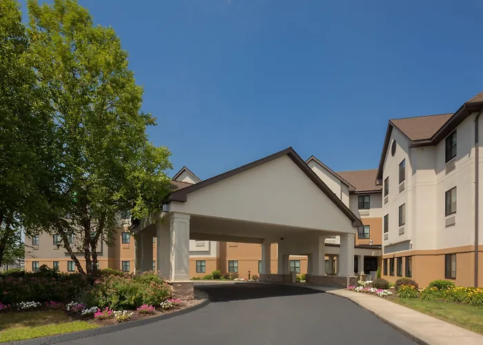 Holiday Inn Express & Suites Bradley Airport By Ihg