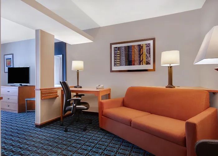 Fairfield Inn & Suites By Marriott Detroit Metro Airport Romulus