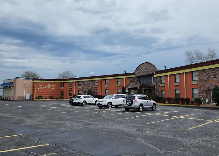 Town House Inn And Suites