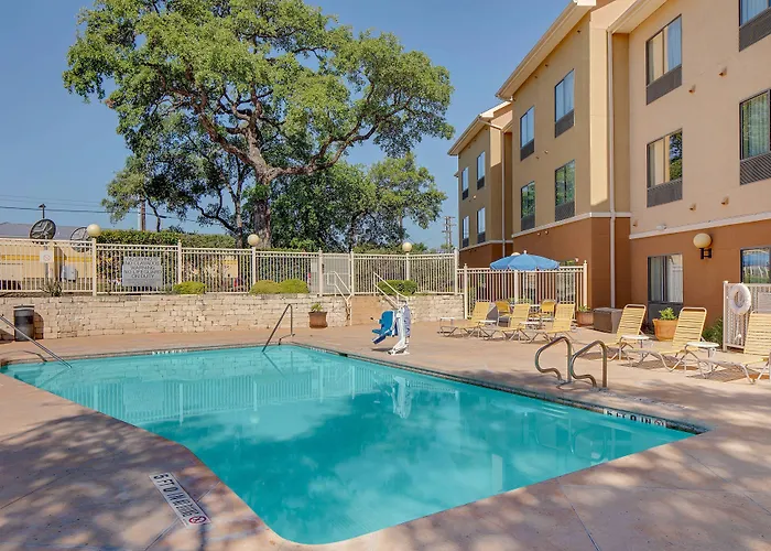 Fairfield Inn & Suites By Marriott San Antonio Seaworld / Westover Hills