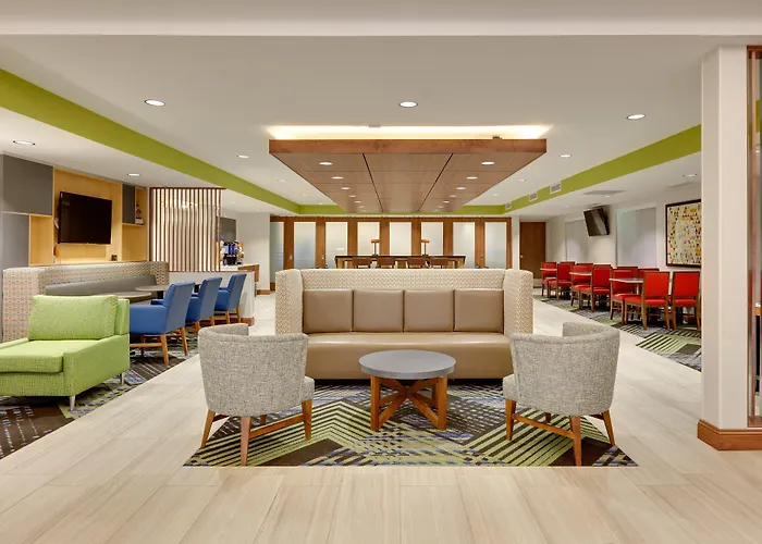 Holiday Inn Express & Suites Mitchell By Ihg