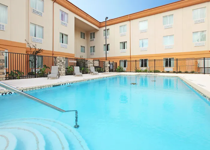 Holiday Inn Express Hotel & Suites Marshall By Ihg