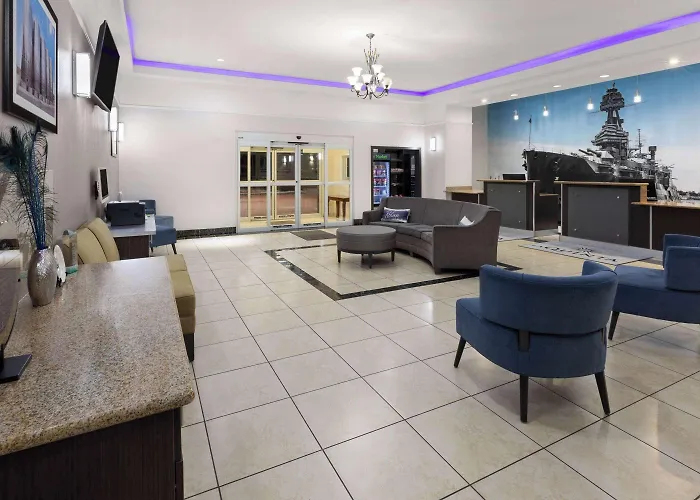 La Quinta By Wyndham Deer Park