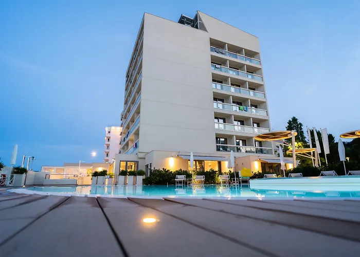 Nautilus Family Hotel