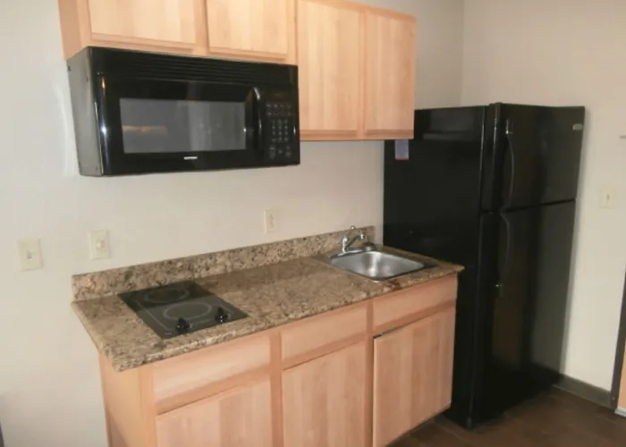 Studio 6 Lenexa - Overland Park