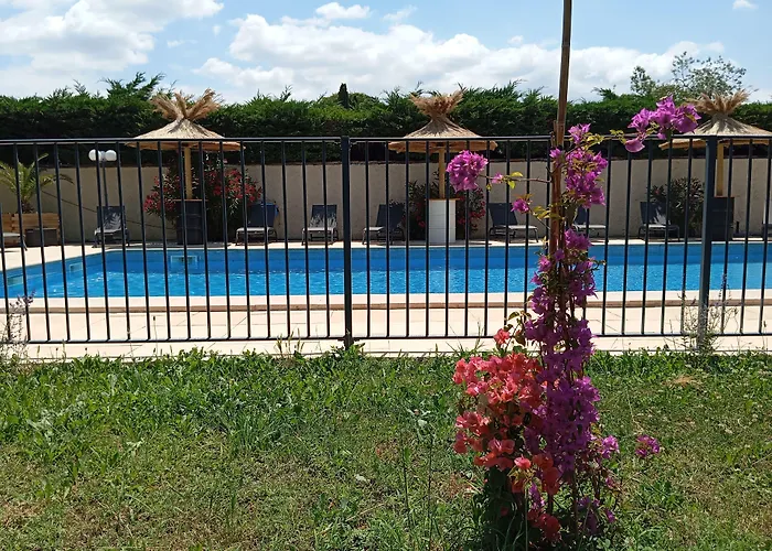Logis Hotel Acotel Avignon Nord