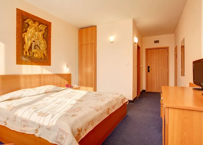 Central Plaza Hotel---Free Parking