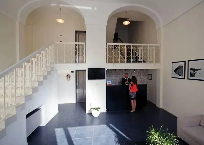 Hr Hotel & Spa