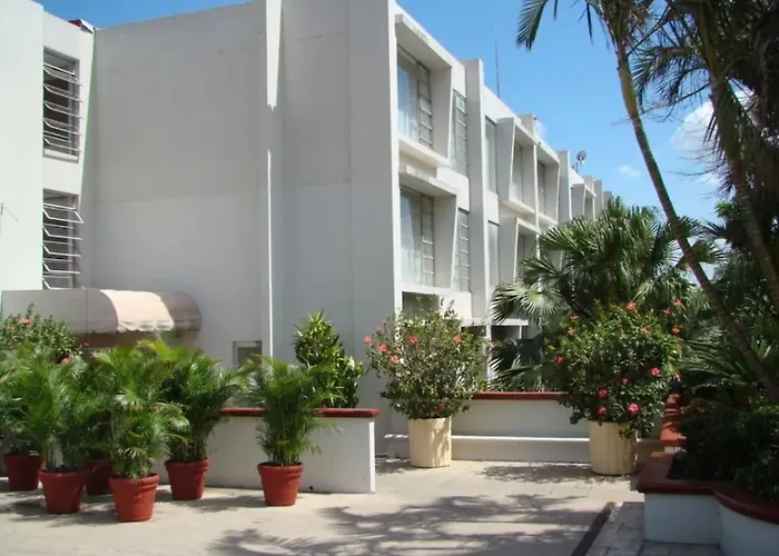 Plaza Hotel And Suites