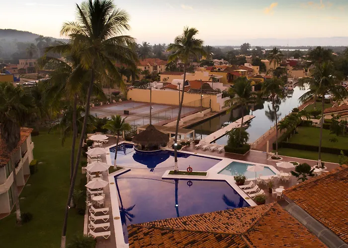 Cabo Blanco Hotel And Marina