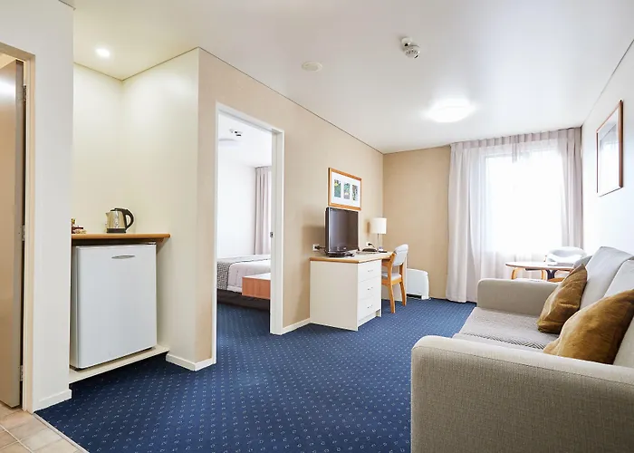 Ventura Inn & Suites Hamilton
