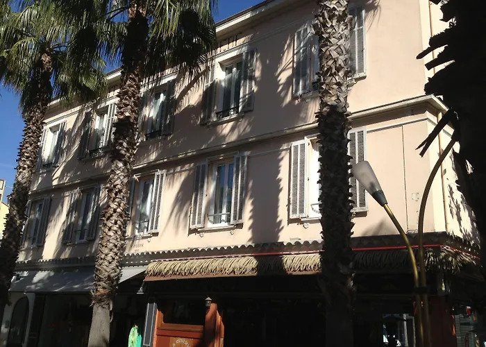 Hotel De La Pinede