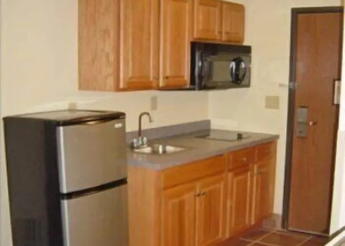 Hometown Inn & Suites