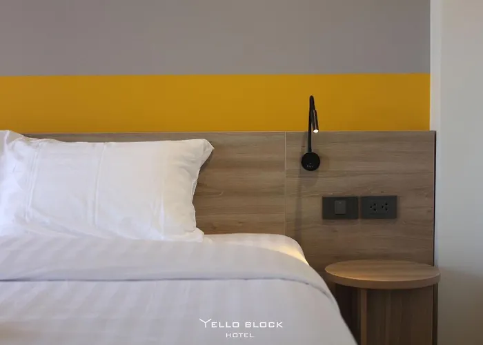 Yello Block Hotel