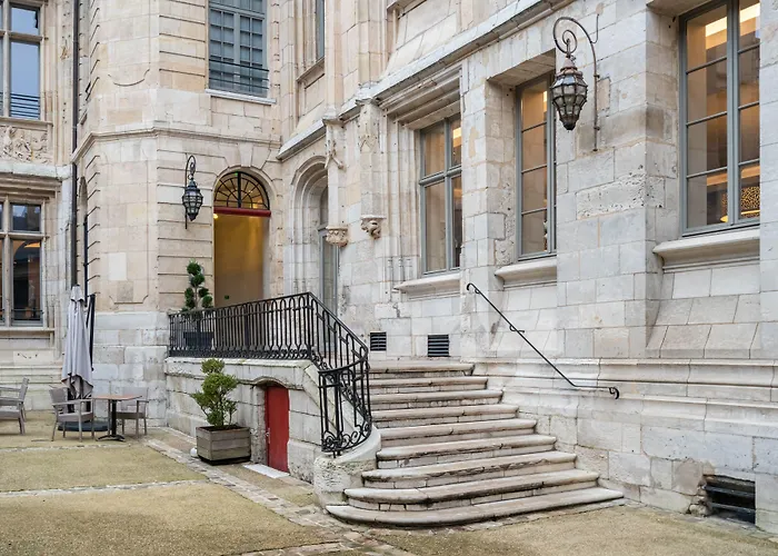 Hotel De Bourgtheroulde, Autograph Collection