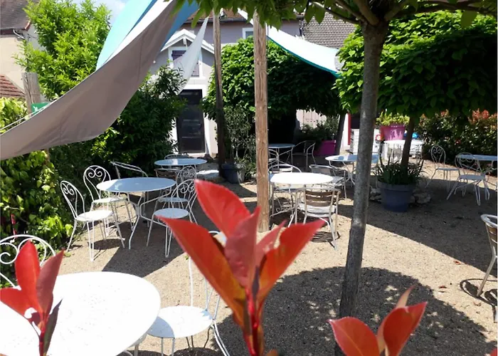 Le Merle Blanc Hotel Logis