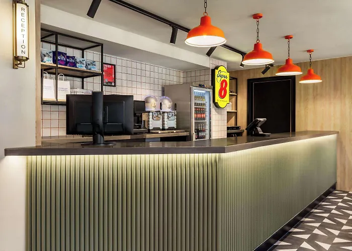Super 8 By Wyndham Chester East