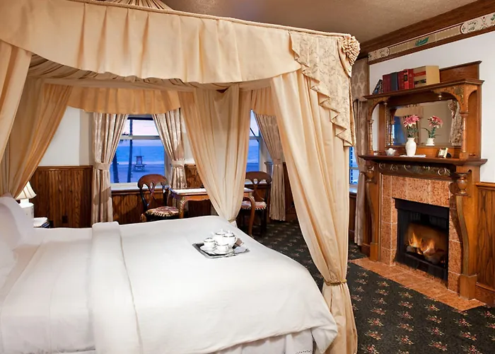 Doryman'S Oceanfront Inn