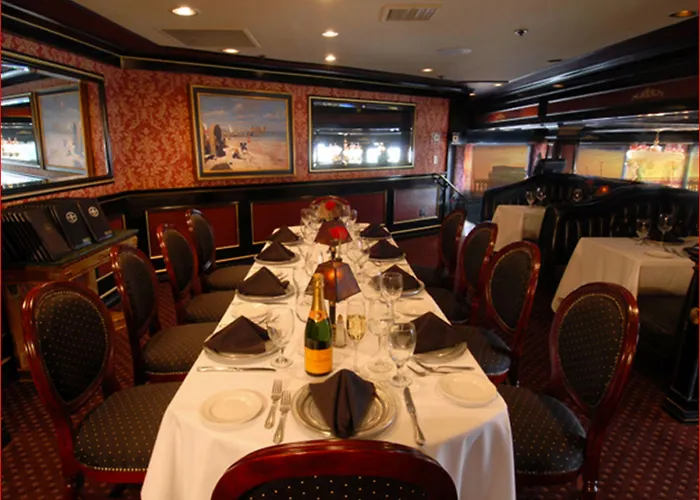 Doryman'S Oceanfront Inn