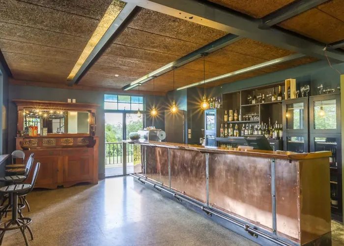 The Narrows Landing Hotel