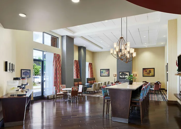 Hampton Inn & Suites Mt. Prospect