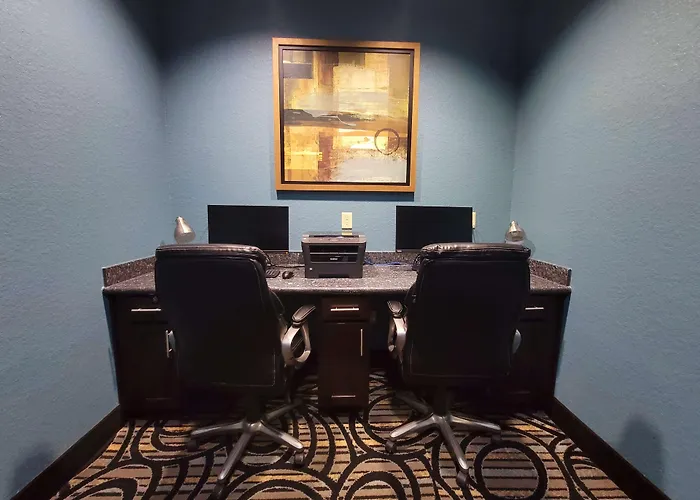 Best Western Plus Kenedy Inn