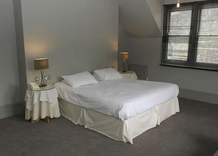 Wards Hotel & Restaurant