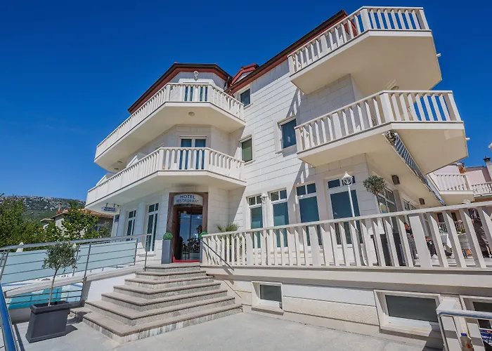 Hotel Riva Kastela With Swimming Pool