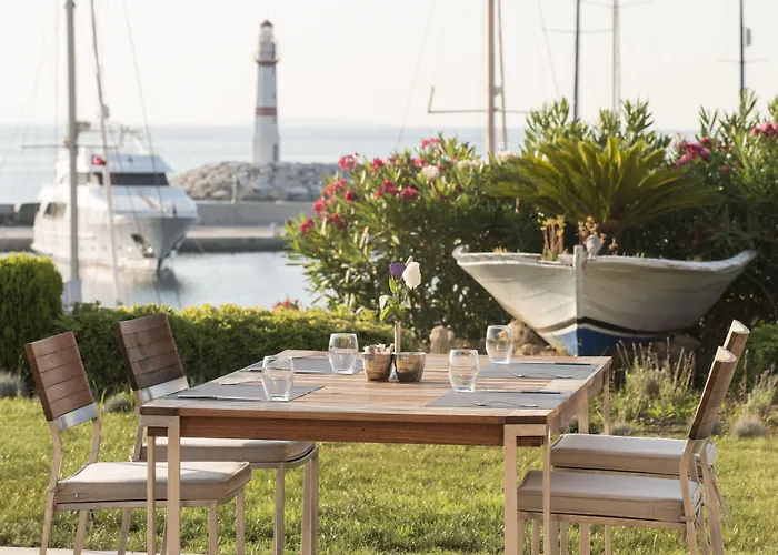 Yacht Club
