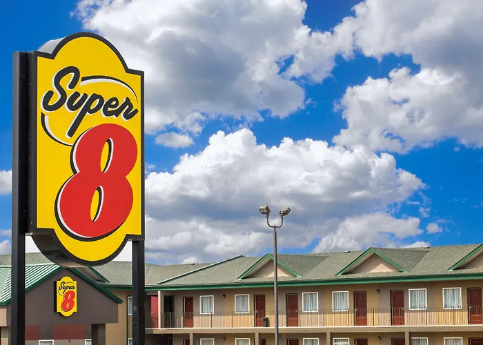 Super 8 By Wyndham Fox Creek Hotel