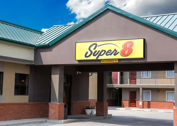 Super 8 By Wyndham Fox Creek Hotel