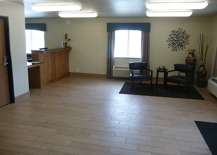 Travelodge By Wyndham Livonia