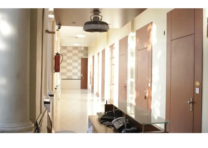 Elphinstone Hotel