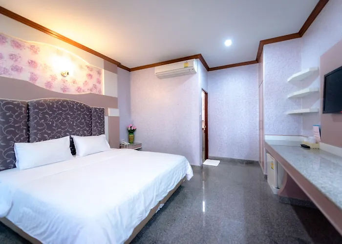 Martina Hotel Surin