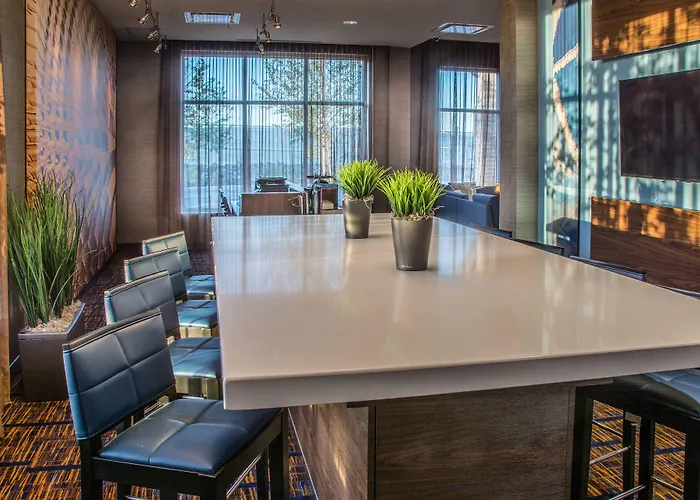 Courtyard By Marriott Winnipeg Airport