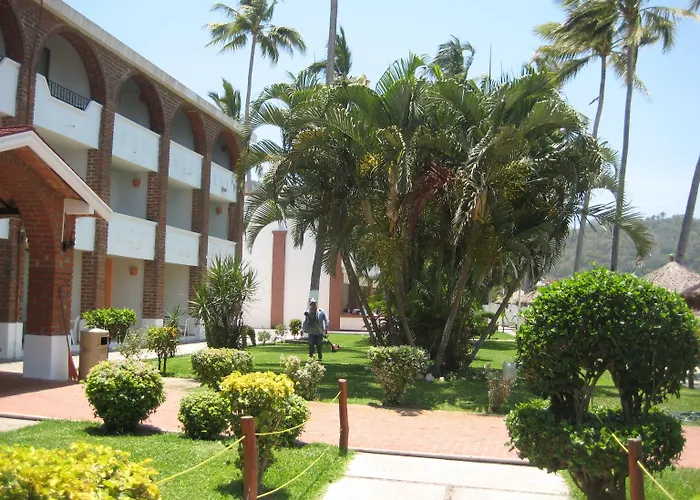 Costa Alegre Hotel & Suites