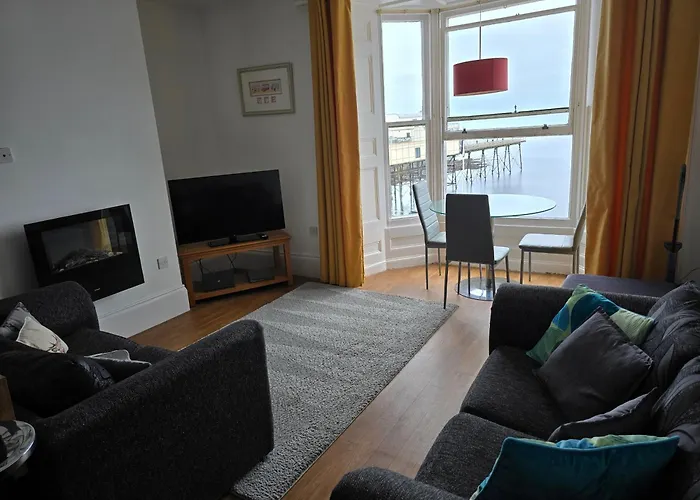 Beautiful Seafront 1 Bedroomed Apartment