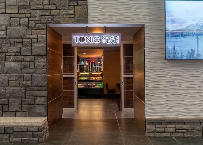 Hotel Clique Calgary Airport