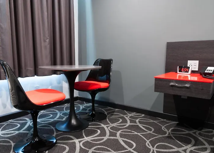 Astro Pasadena Hotel