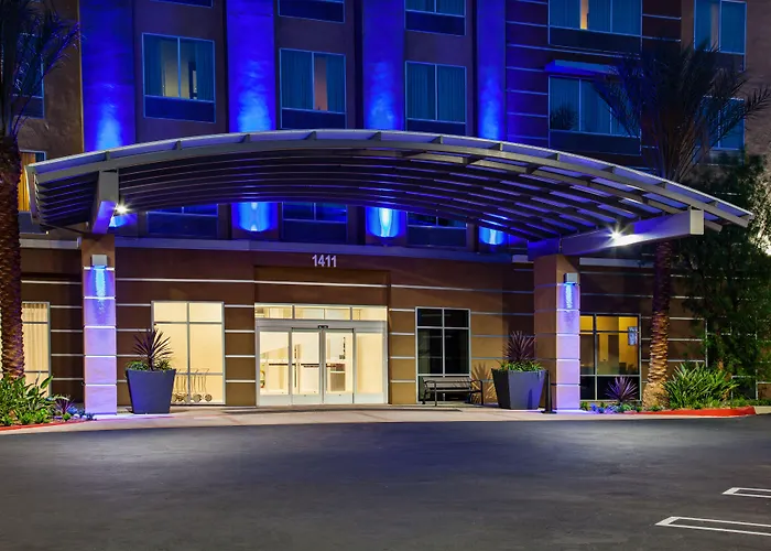 Holiday Inn Express & Suites Anaheim Resort Area By Ihg